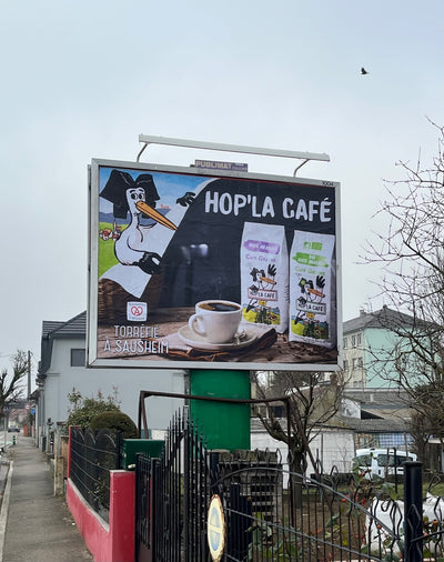 Notre belle cigogne s'est posée sur quelques encarts publicitaires du Haut-Rhin 🥨